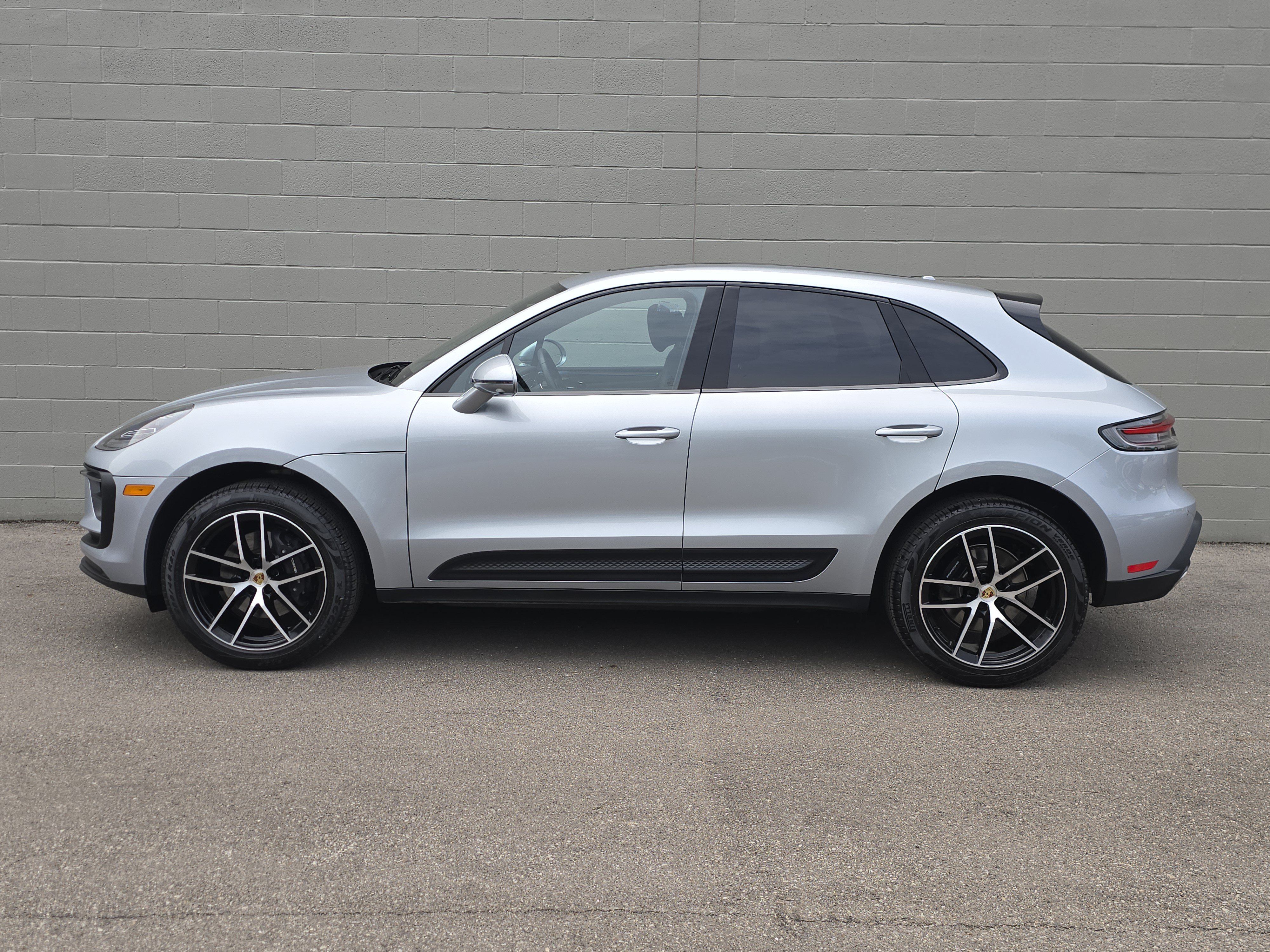 Certified 2026 Porsche Macan AWD/4WD image 2