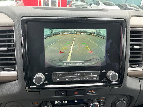 Used 2024 Nissan Frontier SV w/ Technology Package image 17