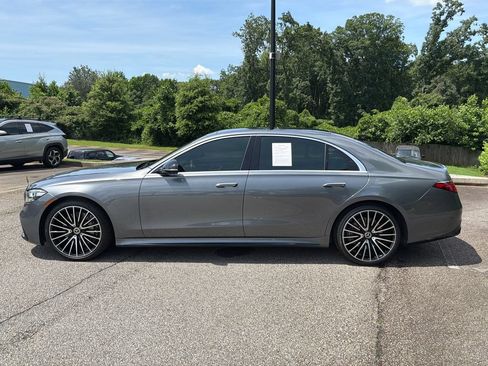 Used 2022 Mercedes-Benz S 580 4MATIC Sedan w/ AMG Line Package image 4