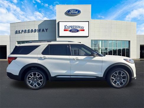 Used 2025 Ford Explorer Platinum w/ Ultimate Package image 5