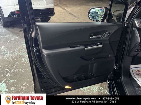 Used 2026 Toyota Sienna Limited AWD/4WD image 14