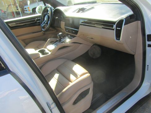 Used 2022 Porsche Cayenne image 20