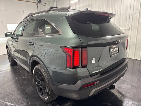 Used 2023 Kia Sorento S w/ Panoramic Sunroof Package AWD/4WD image 3
