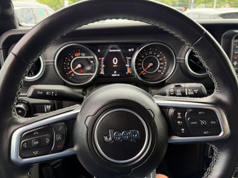 Used 2023 Jeep Wrangler Unlimited Sahara w/ LED Lighting Group AWD/4WD image 29