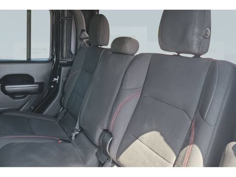 Used 2021 Jeep Gladiator Rubicon AWD/4WD image 15
