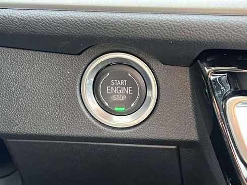 Used 2025 Chevrolet Traverse LT image 29