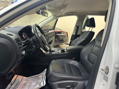 Used 2015 Volkswagen Touareg Sport AWD/4WD image 18