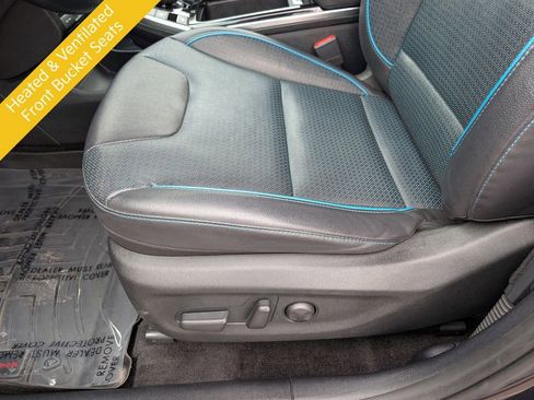 Used 2022 Kia Niro EX Premium w/ Cold Weather Package image 16