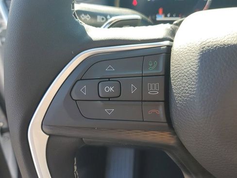 New 2025 Jeep Grand Cherokee Altitude image 30