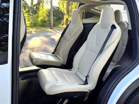 Used 2018 Tesla Model X 75D image 7