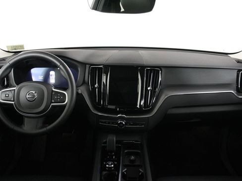 Used 2025 Volvo XC60 B5 Core AWD/4WD image 7