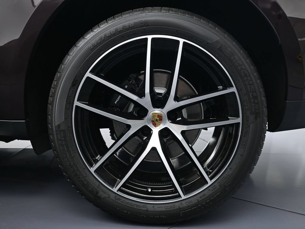 Certified 2026 Porsche Macan AWD/4WD image 26