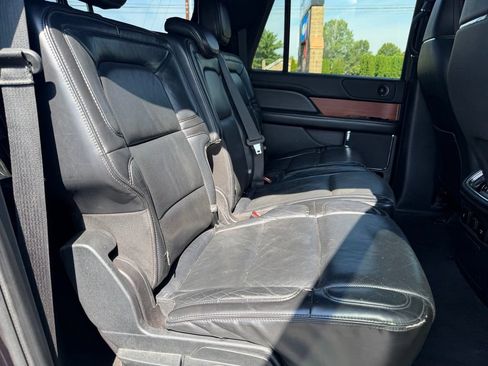 Used 2019 Lincoln Navigator L Reserve AWD/4WD image 9