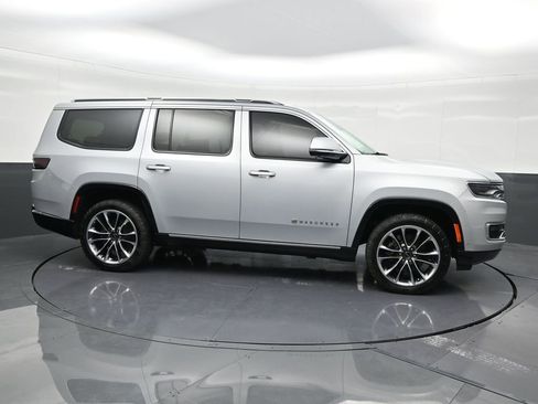 Used 2022 Jeep Wagoneer Series III w/ Premium Group I image 7