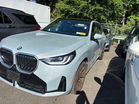 Used 2025 BMW X3 xDrive30i AWD/4WD image 2