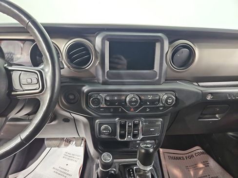 Used 2018 Jeep Wrangler Unlimited Sport S image 18