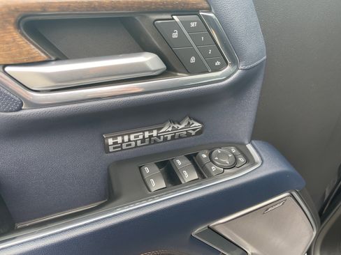 Used 2023 Chevrolet Silverado 1500 High Country w/ High Country Premium Package AWD/4WD image 10