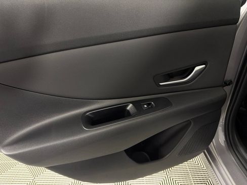 Used 2025 Hyundai Elantra Limited FWD image 28