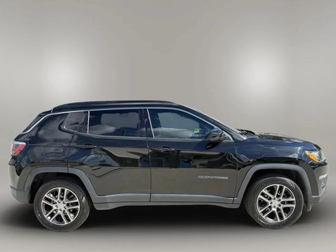 Used 2019 Jeep Compass Latitude FWD image 7