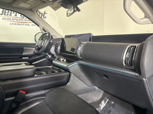 Used 2025 Ford Expedition Max Platinum AWD/4WD image 29