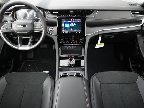 New 2025 Jeep Grand Cherokee 4WD image 10