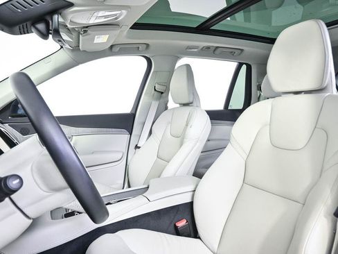 Certified 2025 Volvo XC90 T8 Plus w/ Protection Package Premier AWD/4WD image 7