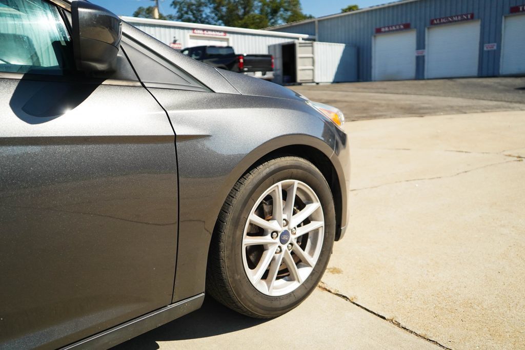 Used 2018 Ford Focus SE FWD image 18