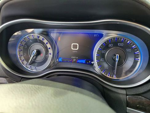 Used 2019 Chrysler 300 Limited RWD image 17