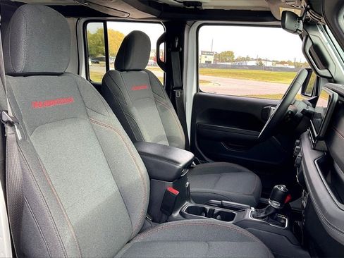 Used 2024 Jeep Wrangler Unlimited Rubicon image 33