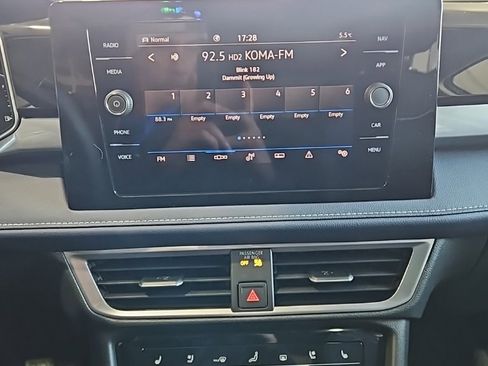 New 2026 Volkswagen Taos SEL image 30