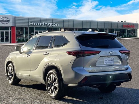 Used 2022 Toyota Highlander XLE image 8