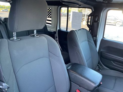 Used 2023 Jeep Wrangler Unlimited AWD/4WD image 13