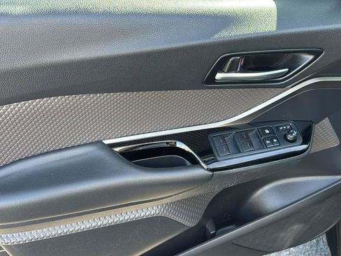 Used 2022 Toyota C-HR Limited image 11