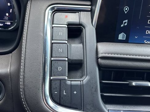 Used 2022 Chevrolet Tahoe Z71 w/ Luxury Package AWD/4WD image 36