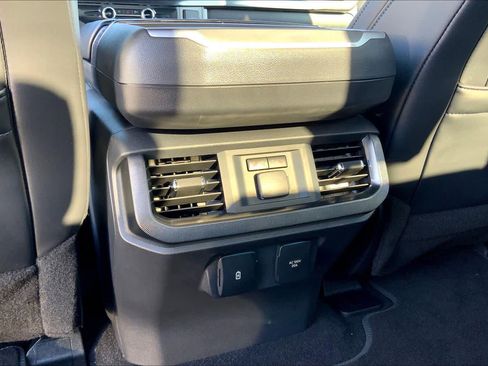 Used 2025 Ford F150 Platinum image 66