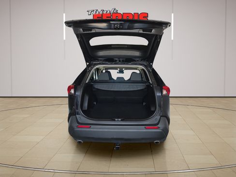Used 2022 Toyota RAV4 XLE AWD/4WD image 9