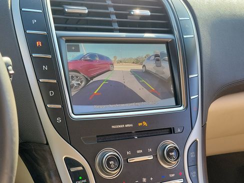 Used 2019 Lincoln Nautilus Select image 26