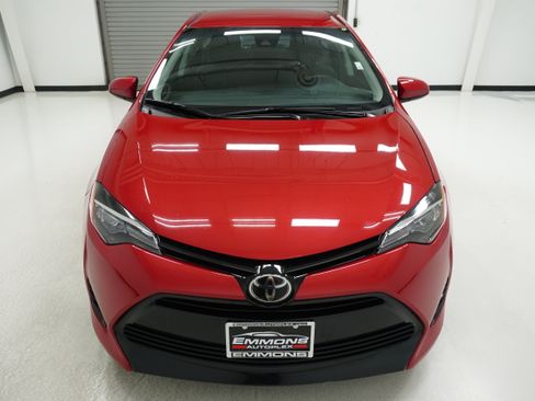 Used 2017 Toyota Corolla LE FWD image 2