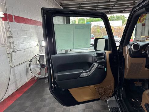 Used 2015 Jeep Wrangler Sahara w/ Dual Top Group AWD/4WD image 18