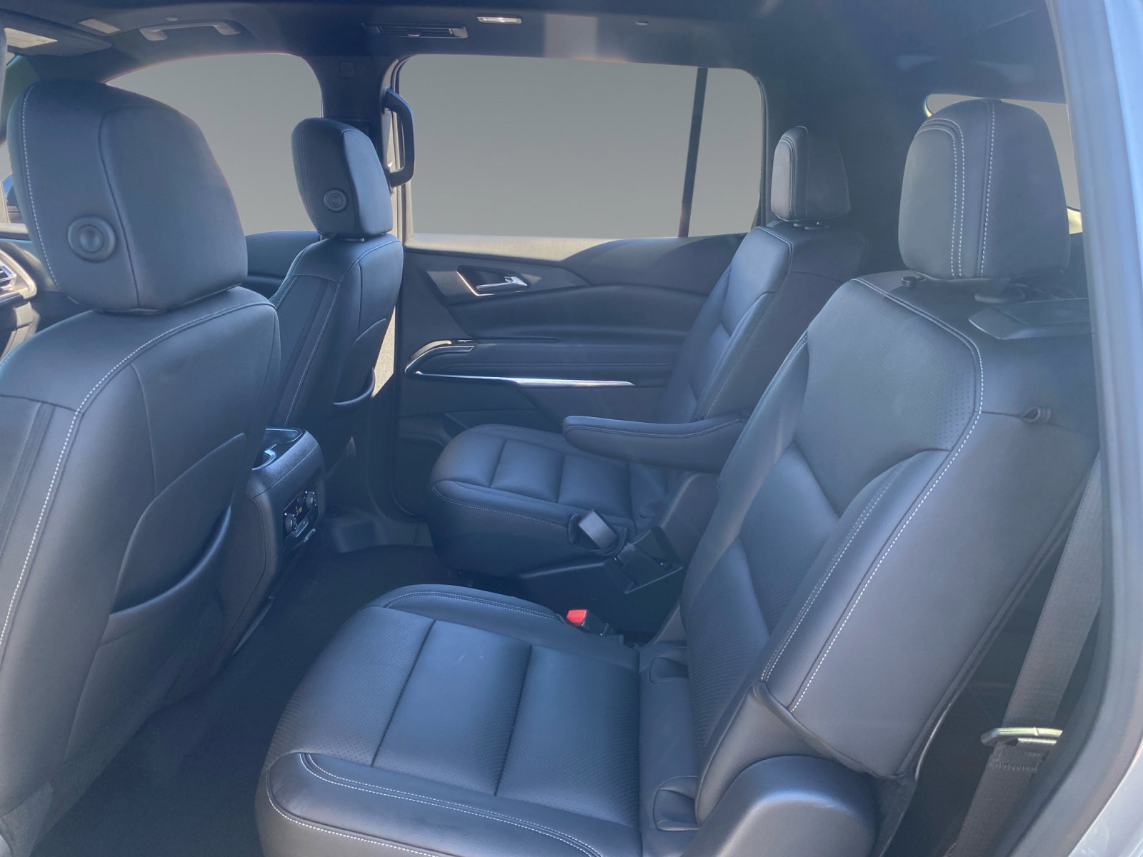 Used 2026 Chevrolet Traverse LT w/ Sun and Wheel Package FWD image 13