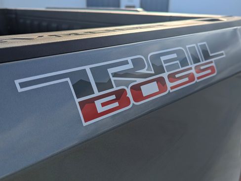 Used 2021 Chevrolet Silverado 1500 LT Trail Boss w/ Convenience Package II image 5