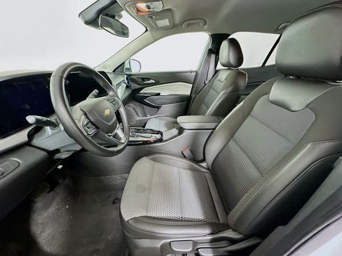 Used 2025 Chevrolet Trax LT w/ LT Convenience Package FWD image 13