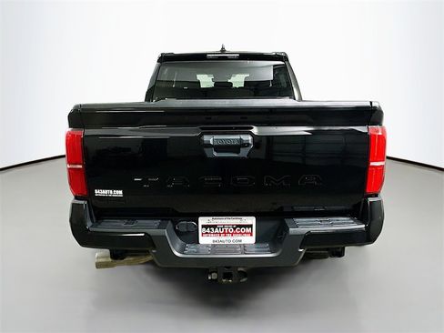 Used 2024 Toyota Tacoma TRD Off-Road image 6