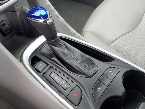 Used 2017 Chevrolet Volt LT w/ Comfort Package image 19