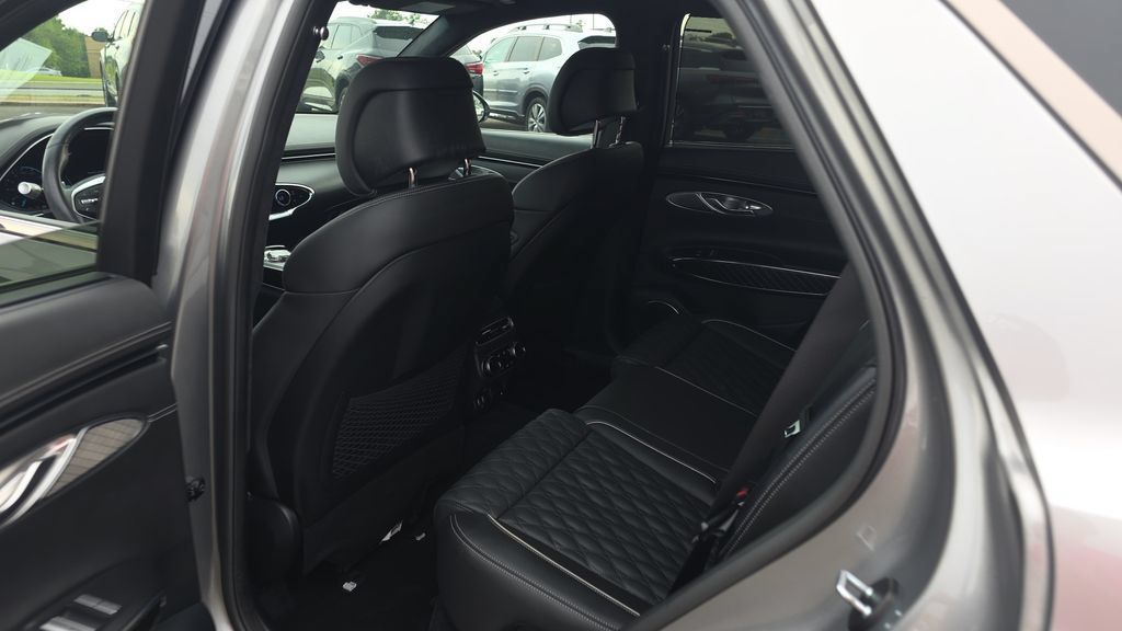 Used 2023 Genesis GV70 3.5T Sport w/ Sport Prestige Package AWD/4WD image 24