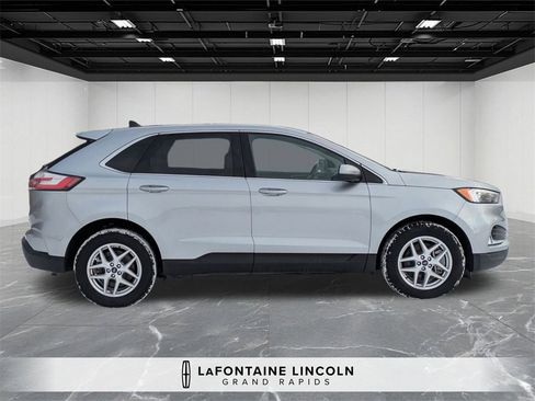 Used 2022 Ford Edge SEL w/ Convenience Package image 6