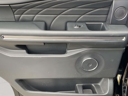 Used 2023 Ford Expedition Platinum AWD/4WD image 14