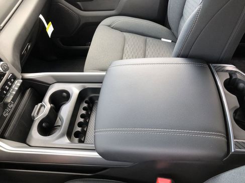 New 2026 RAM 1500 4x4 Crew Cab image 17