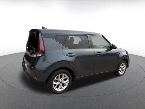 Used 2025 Kia Soul LX w/ LX Technology Package FWD image 14
