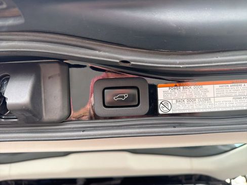 Used 2016 Lexus LX 570 4WD w/ Luxury Package image 19